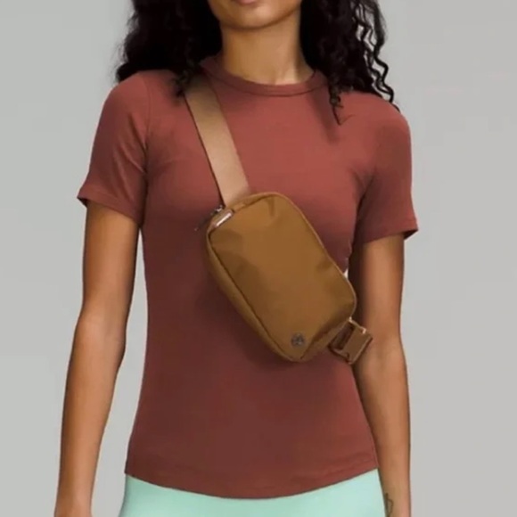 NWT lululemon everywhere belt bag - Picture 6 of 8